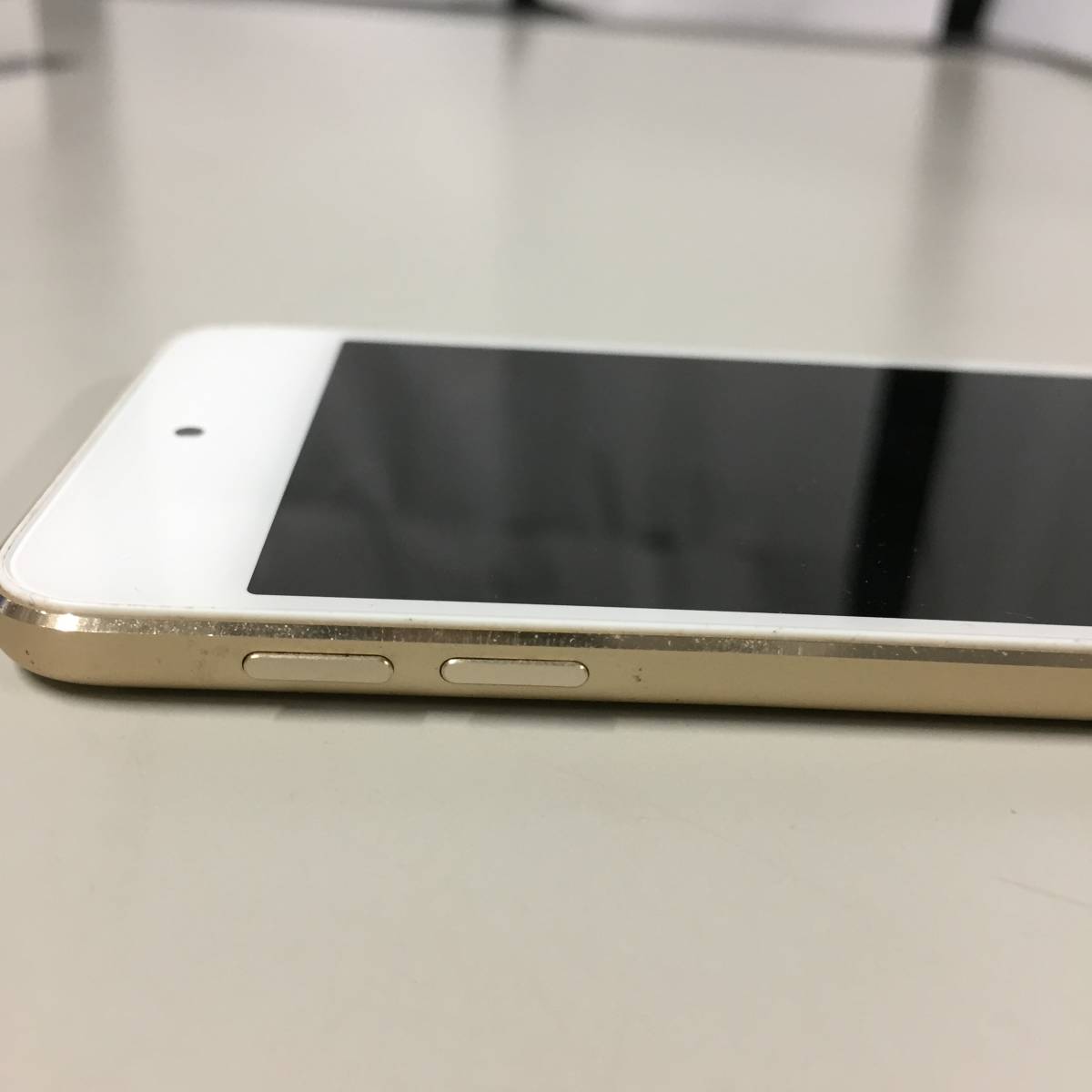 □iPod touch 第7世代 MVHT2J/A A2178 32GB イヤホン付 Apple ゴールド