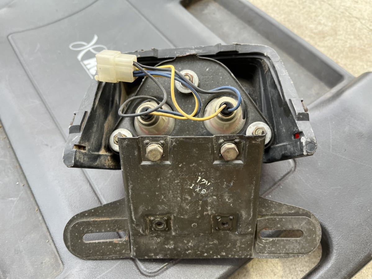 XJ400 テールランプ 220-81795