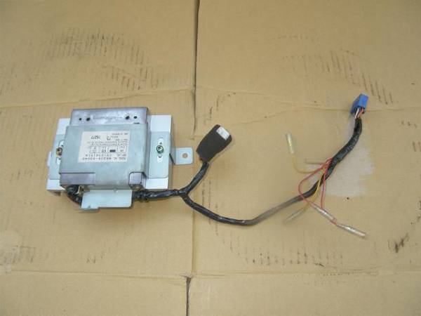 ランクル70 トヨタ純正DC-DCコンバーター デコデコ 24V 77 73(トヨタ用