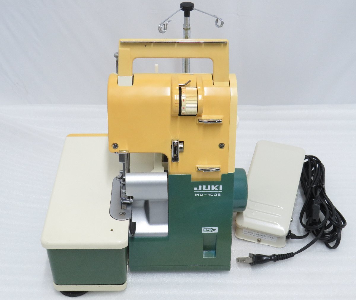 ◎100☆JUKI ジューキ ロックミシン MO-102 フットペダル付き☆1025-743