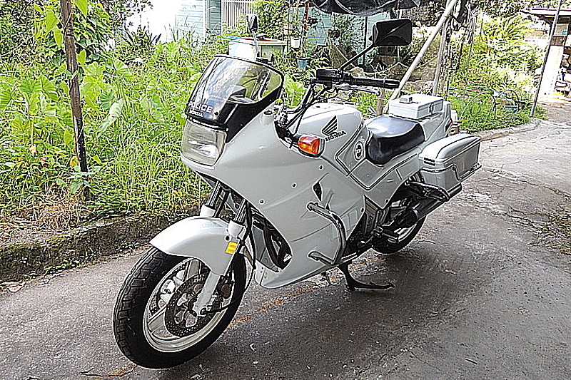 ☆整備済み 車検長い すぐ乗れる☆白バイ仕様 VFR750 RC24☆フロント