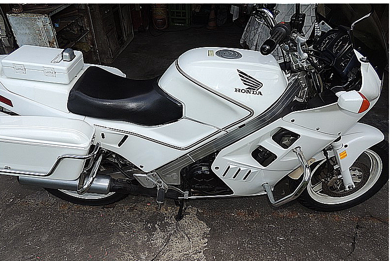 ☆整備済み 車検長い すぐ乗れる☆白バイ仕様 VFR750 RC24☆フロント