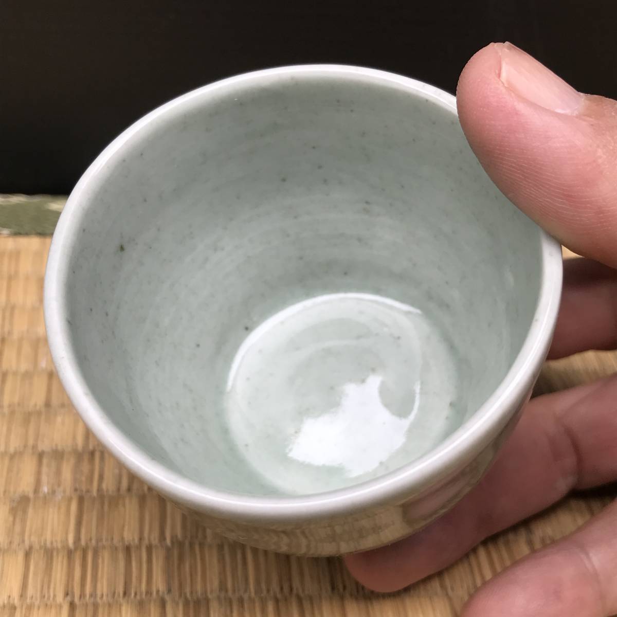 猪口 ちょこ 小鉢 ぐい呑み しのぎ 青磁？の盃 ぐい飲み 盃 酒器 杯