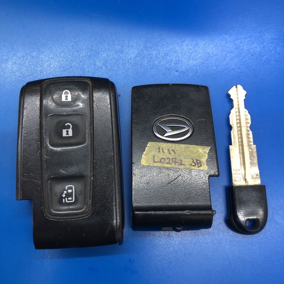 送料無料ダイハツ 純正 キーレス スマートキー L375S L385S タント