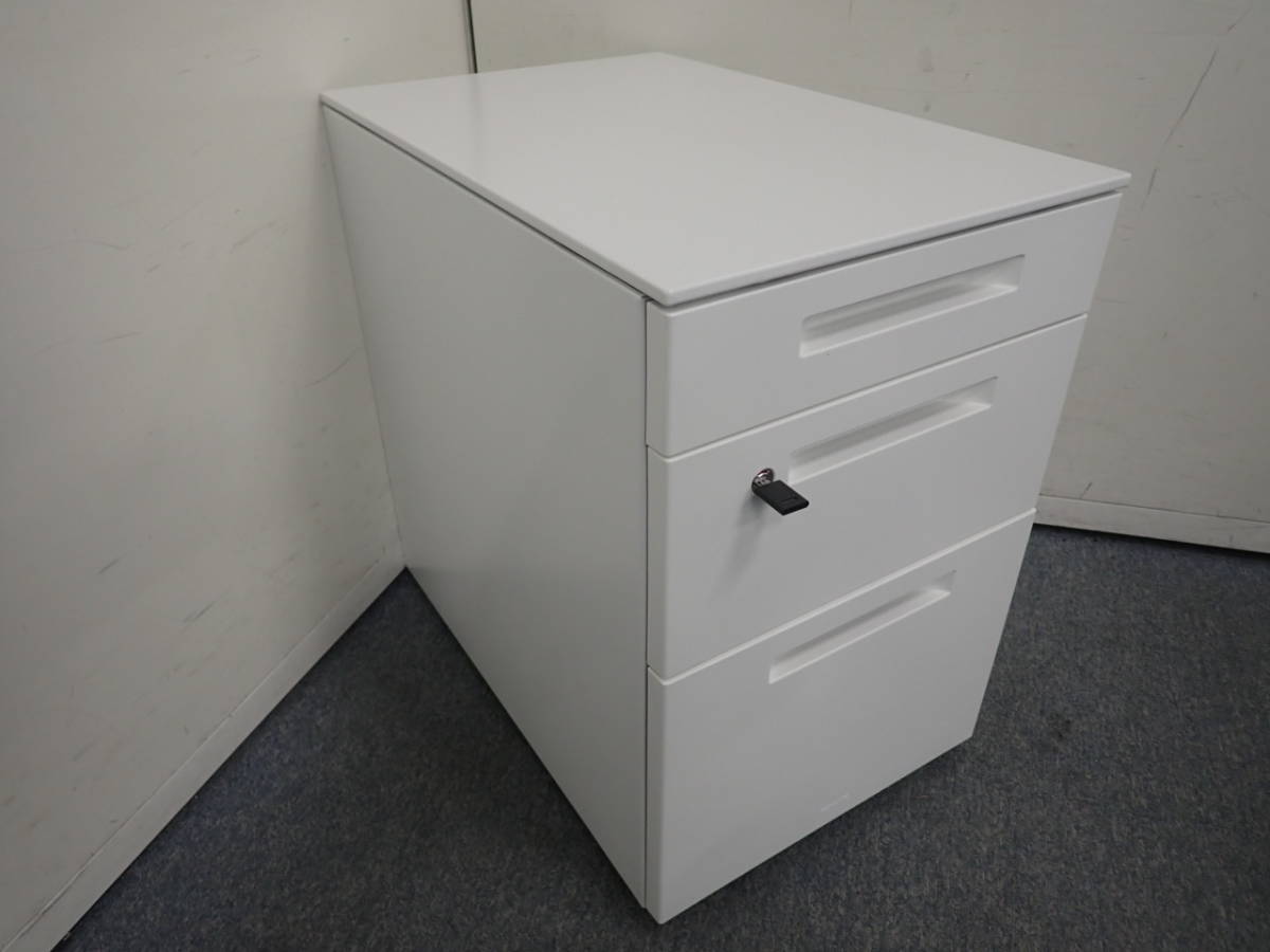 ③コクヨ　３段キャスターワゴン　is 　17-0519