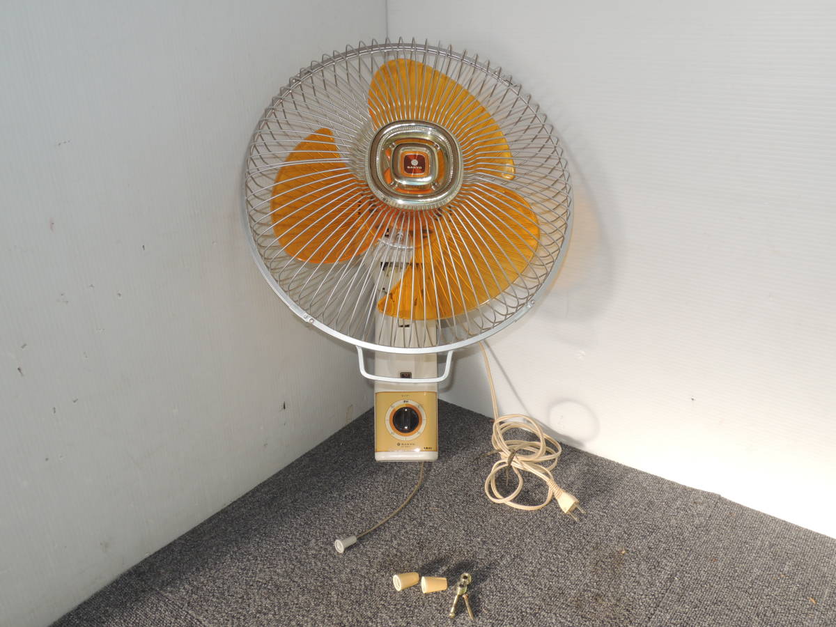 サンヨー 昭和レトロ - SANYO 壁付け扇風機 羽根約30㎝ 緑 EF-6KJ