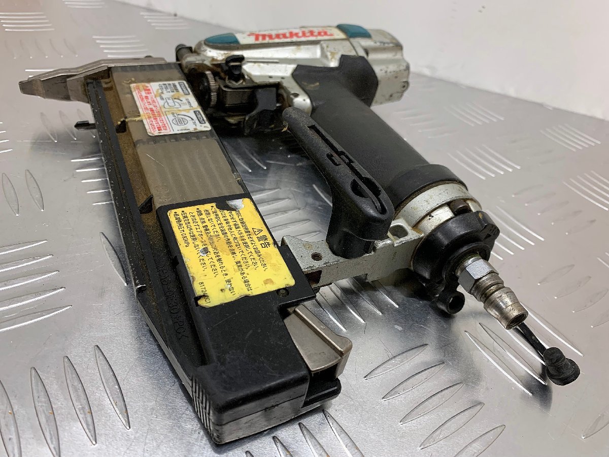 makita マキタ 50mm 常圧 仕上釘打機 AF502 (D4595hxY)