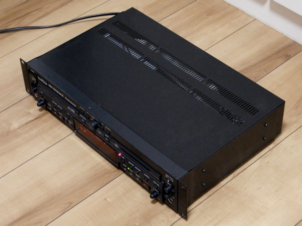 ☆01 TASCAM MD-CD1BMK2 完動極上品 使用時間極少 業務用MDLP/CD