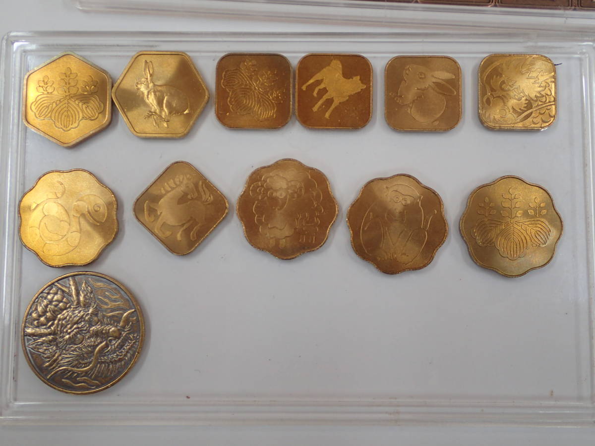 造幣局プルーフコインの銘板 銀製7枚 他(その他)｜売買された