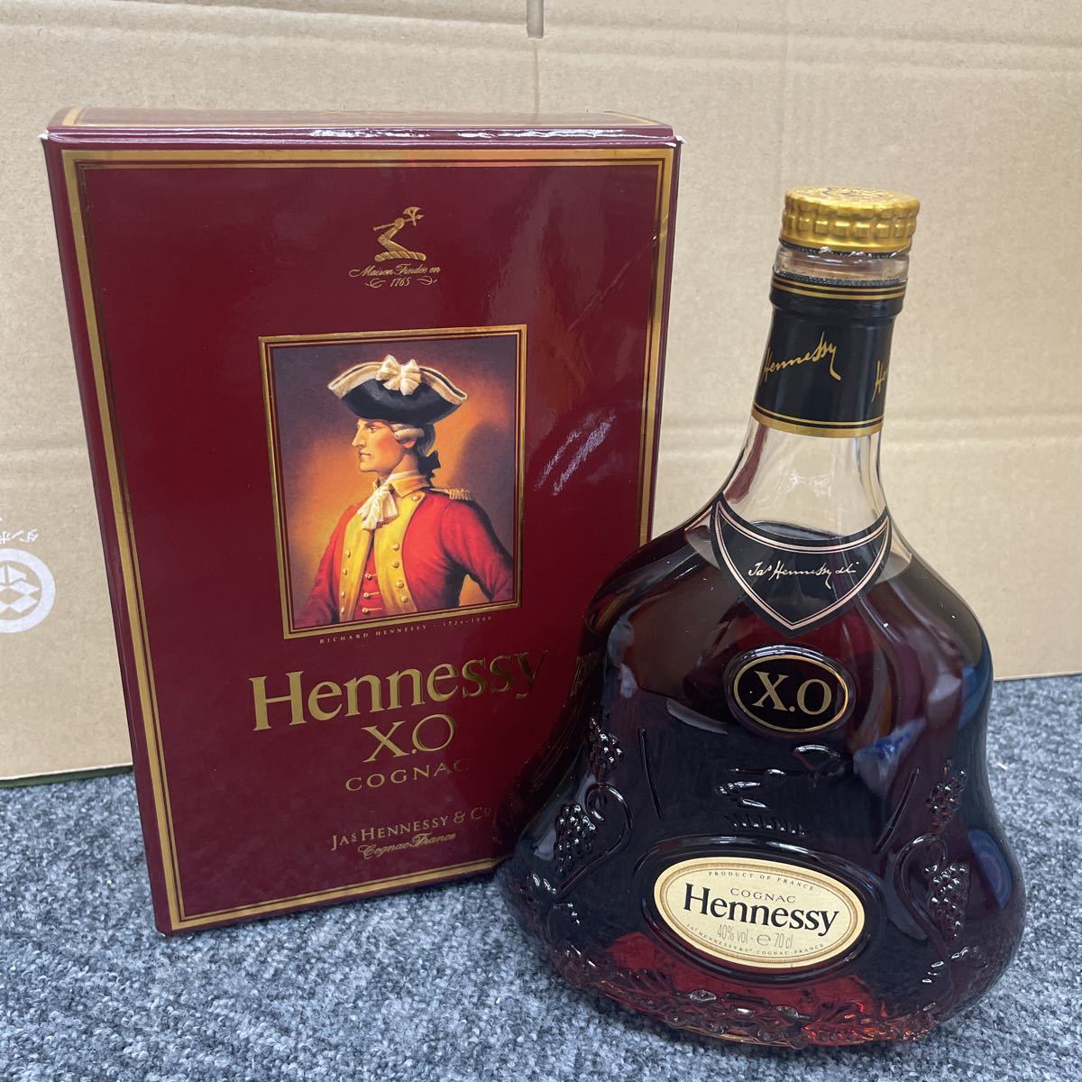 セール，大人気 5. 未開栓 ヘネシー Hennessy ヘネシー XO 金キャップ クリアボトル 700ml 40% ブランデー コニャック 古酒 箱付き(ヘネシー)｜売買されたオークション情報、yahooの商品情報をアーカイブ公開 - オー コニャック