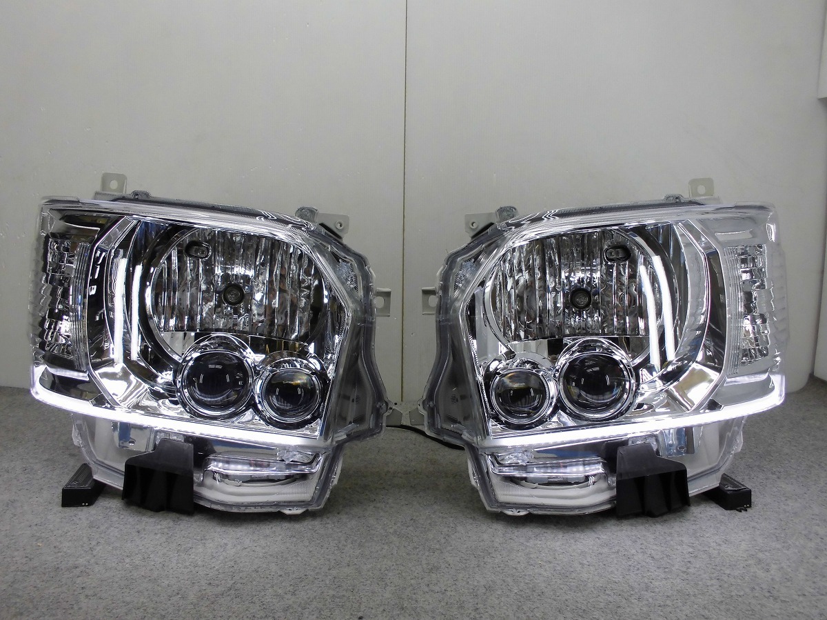 ★動画あり★新品未使用２００系４型ハイエース　オープニングモーション機能付シーケンシャルウインカー　流れるウインカー　　T7834