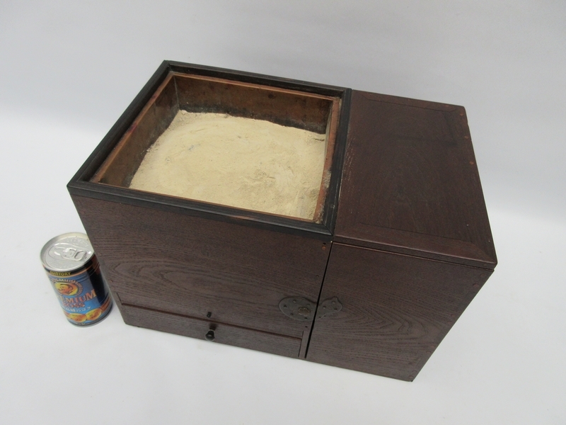 火鉢 ■ 粋な手あぶり 収納引出し付き[約33.5×約21.2cm ×h約22.5cm] 茶托2種 ■ 天然木 瓢箪型金具 灰付 稀8504■ 火鉢 引き出し（火鉢｜インテリア・寝具・収納）の通販 粋な手あぶり