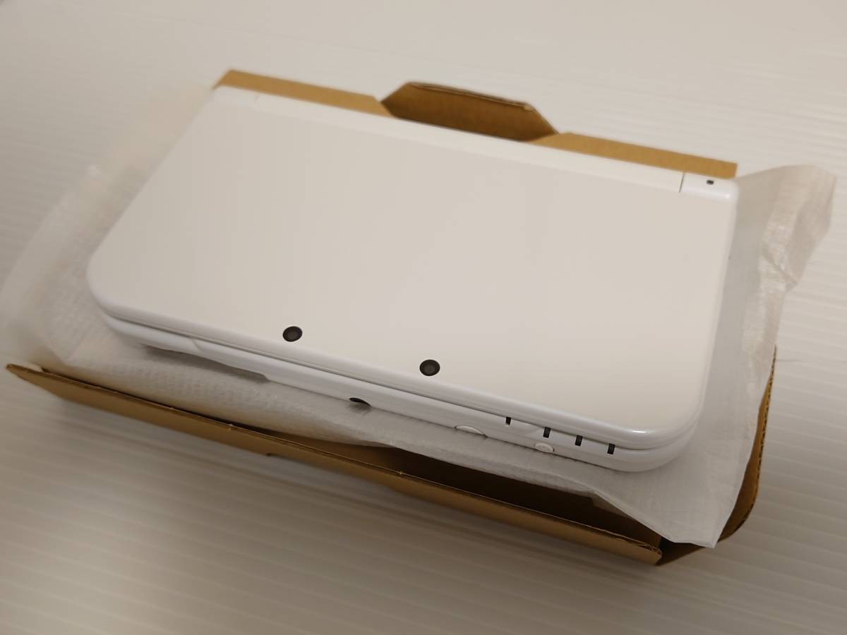 ☆美品☆ New3DSLL パールホワイト nintendo 任天堂 付属品完備 純正 