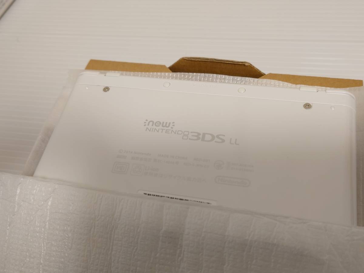 ☆美品☆ New3DSLL パールホワイト nintendo 任天堂 付属品完備 純正 