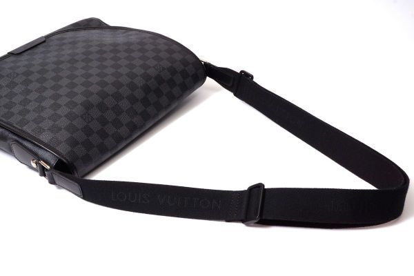 使用わずか】ルイヴィトン Louis Vuitton ダミエ グラフィット 