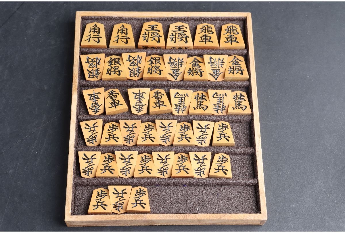 URA]仙佳 作/黄楊水無瀬書 将棋駒/共箱/9-12-62(検)骨董/彫駒/黄楊