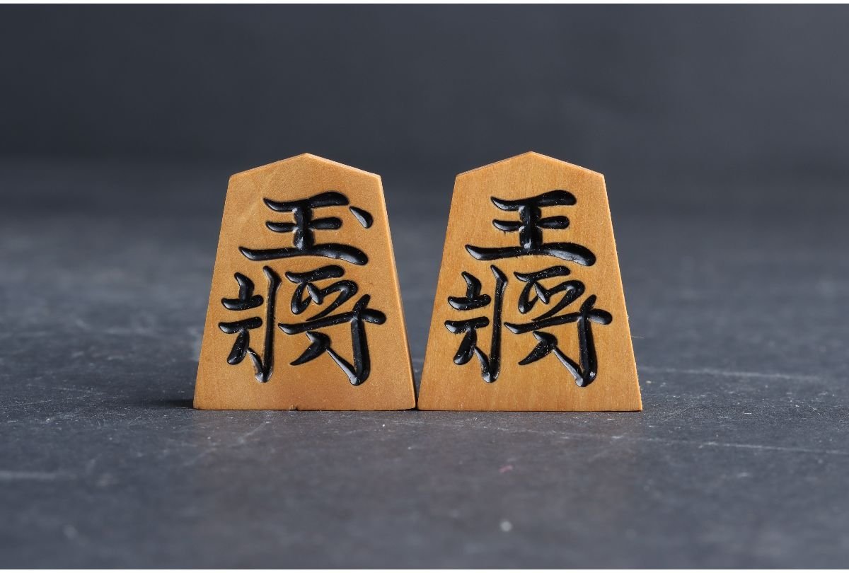 URA]仙佳 作/黄楊水無瀬書 将棋駒/共箱/9-12-62(検)骨董/彫駒/黄楊