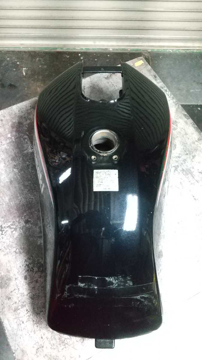 GPz400F2 純正ガソリンタンク 程度良好、レストアベース、そのまま
