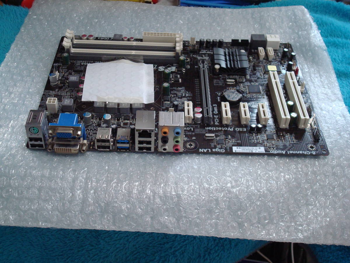 PCパーツ 美品 ASRock Z77E-ITX 最新BIOS更新済み マザーボード