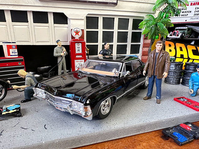 Jada 「スーパーナチュラル」1967年シボレー・インパラSS スポーツセダンのミニカー 1/24(ディーンのフィギュア付き)