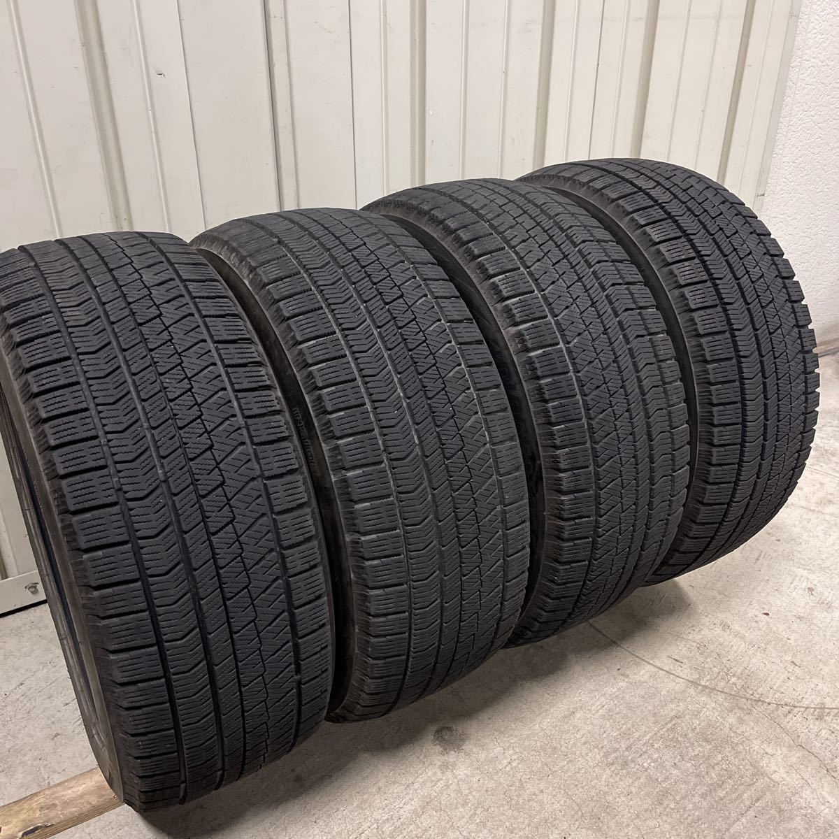 中古スタッドレスタイヤ4本セット 225/50R17 ブリヂストン BLIZZAK