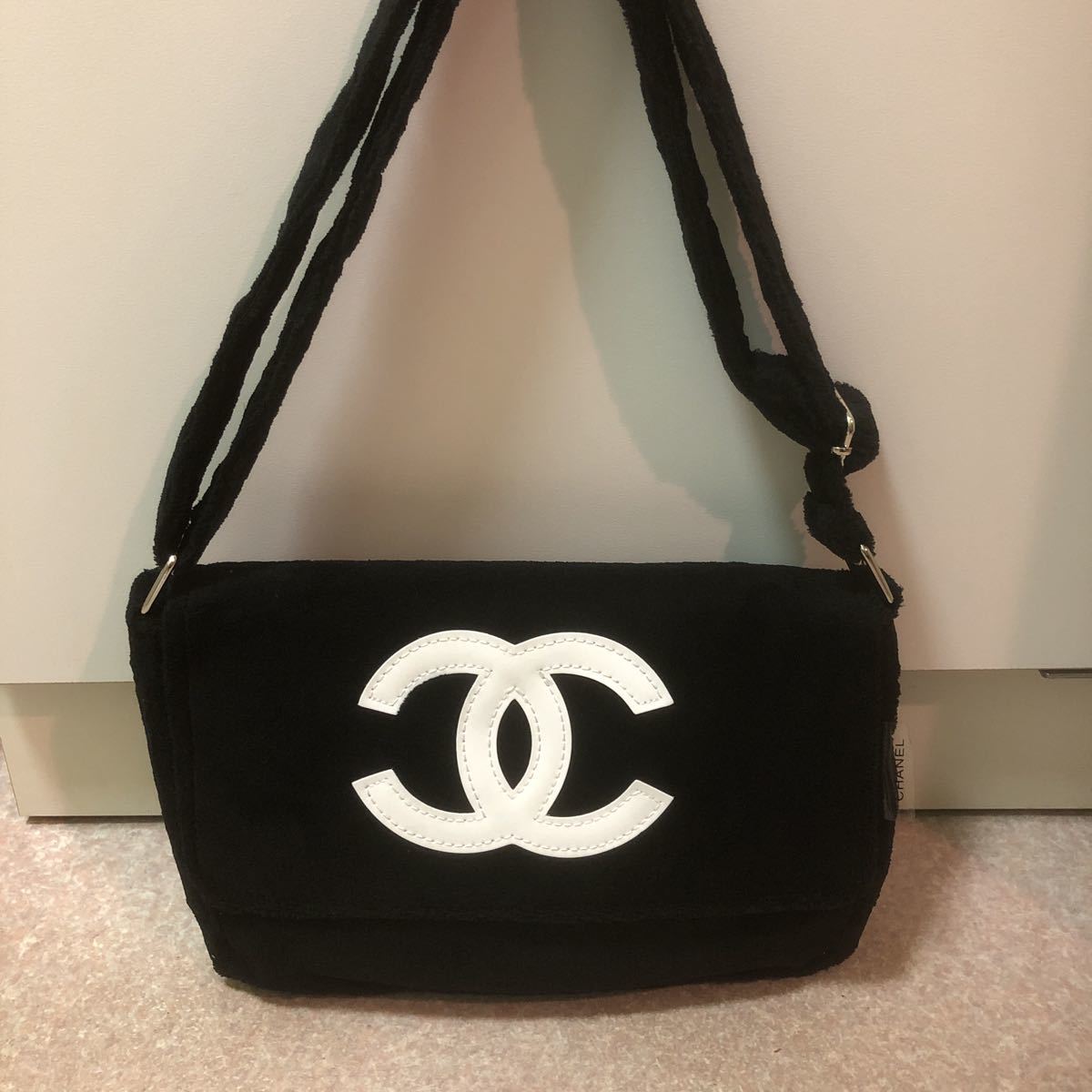 新品　未使用　CHANEL シャネル　ノベルティショルダーバッグ　　送料無料 CHANEL シャネル ノベルティ 新品未使用\u203c️ ゴールド 新品未使用♡CHANEL✨シャネル
