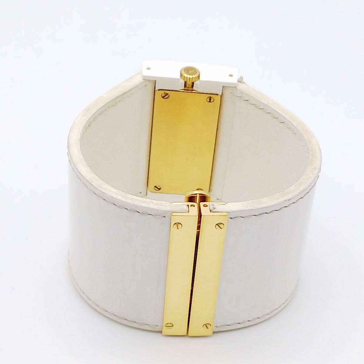送料無料【電池交換済】☆グッチ☆GUCCI☆バングルタイプ☆純正ベルト