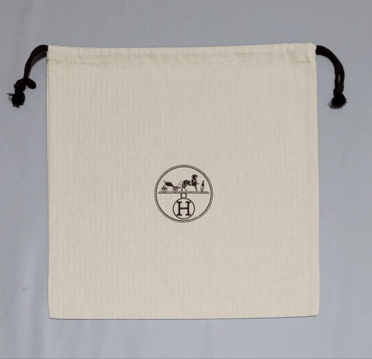 エルメス 巾着 未使用 エルメス プティアッシュ シルク巾着ポーチ 新品