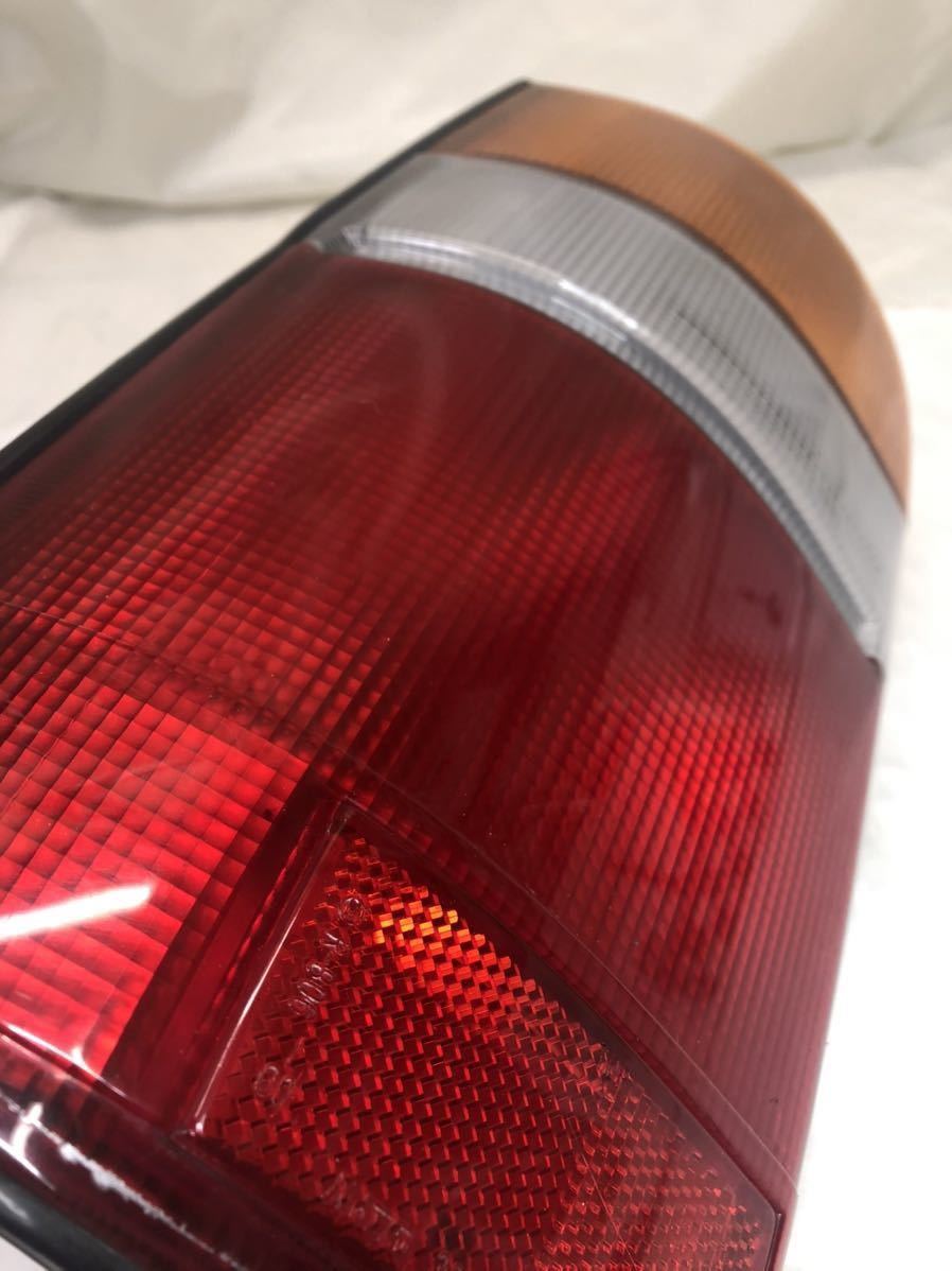 A80 トヨタ 100系 ハイエース 純正 左側　テールランプ Koito33-08031 5c 4，800 円 テールランプ ハイエース | レジアス ZERO 5型