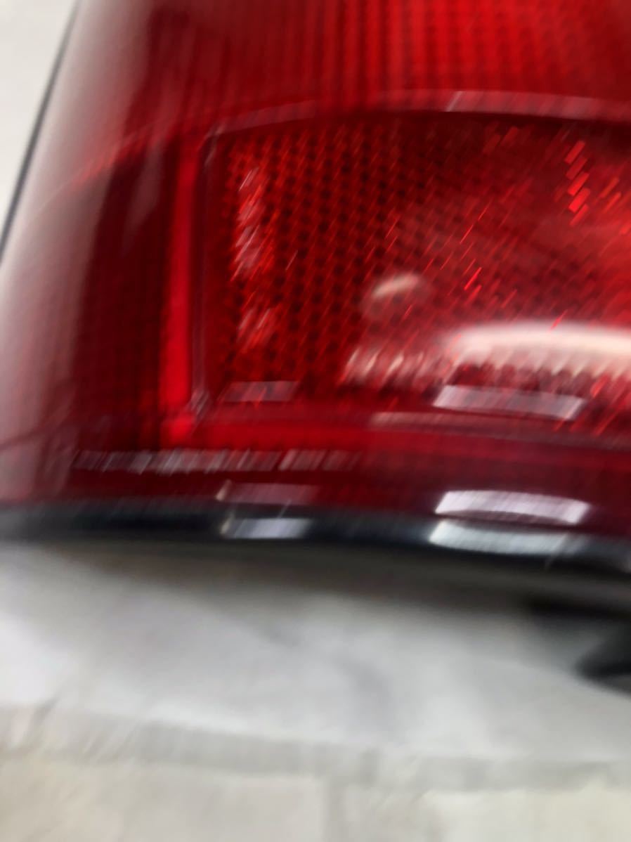 A80 トヨタ 100系 ハイエース 純正 左側　テールランプ Koito33-08031 5c 4，800 円 テールランプ ハイエース | レジアス ZERO 5型