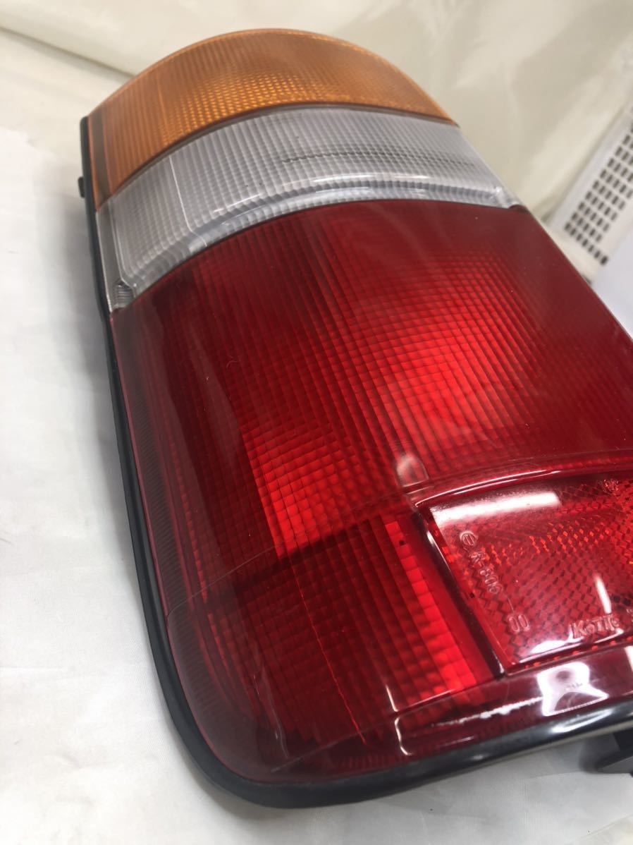A80 トヨタ 100系 ハイエース 純正 左側　テールランプ Koito33-08031 5c 4，800 円 テールランプ ハイエース | レジアス ZERO 5型