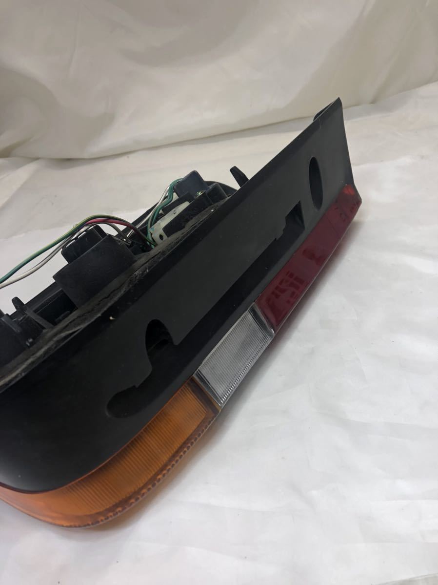 A80 トヨタ 100系 ハイエース 純正 左側　テールランプ Koito33-08031 5c 4，800 円 テールランプ ハイエース | レジアス ZERO 5型