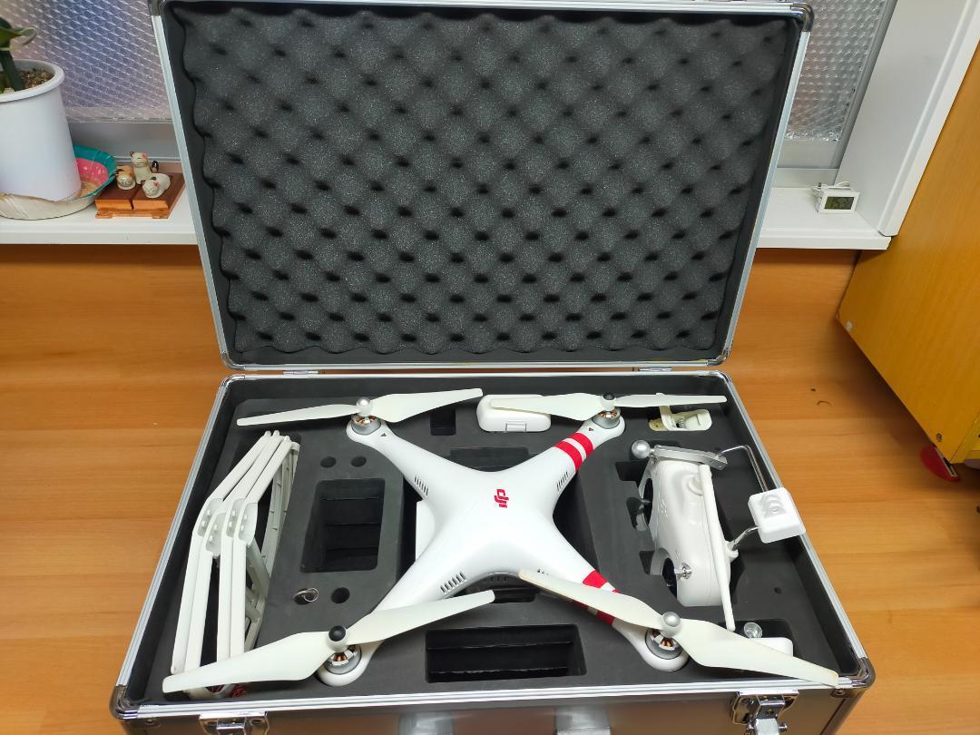 飛行時間約１時間！！　DJI PHANTOM2 Vision+ ドローン