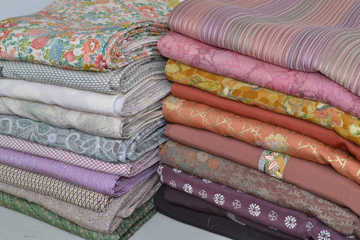 【きものや】A298 すべて正絹　小紋　型染め　小花　縮緬　寒色・濃色系　美品多数　まとめて20枚　リメイク素材 消費税込