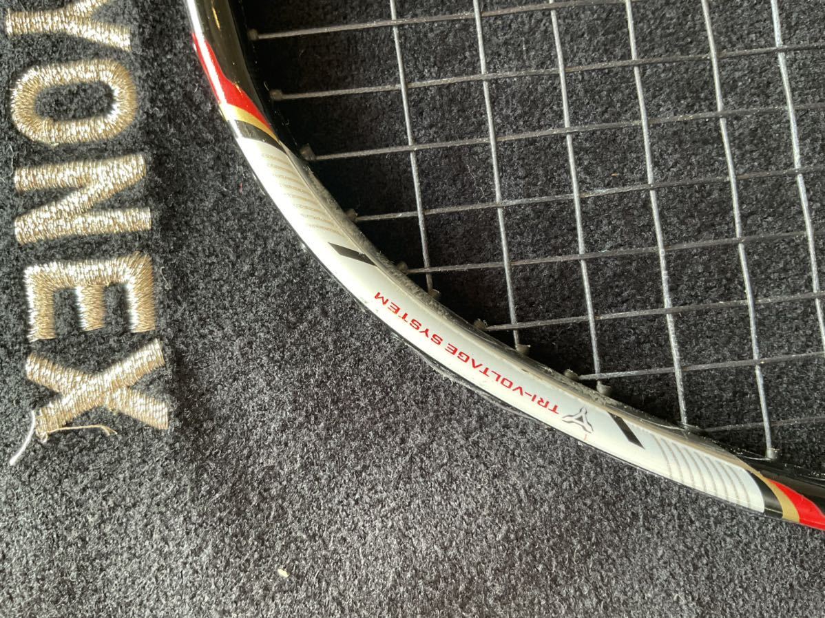 ヨネックス USED バドミントン ラケット YONEX VOLTRIC 70 3UG5 廃盤