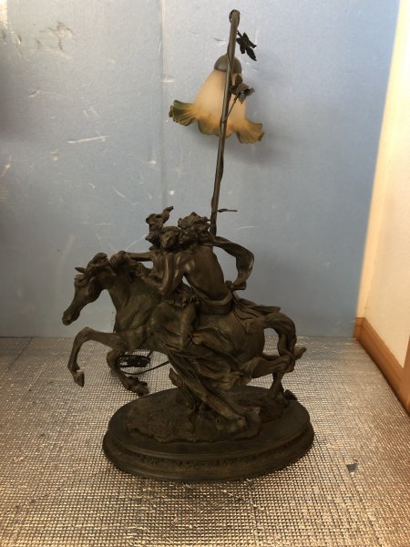 ランプ　卓上ランプ　ヴィンテージ 馬　スタンドライト アンティーク調 ブロンズ調 卓上ランプ 置物