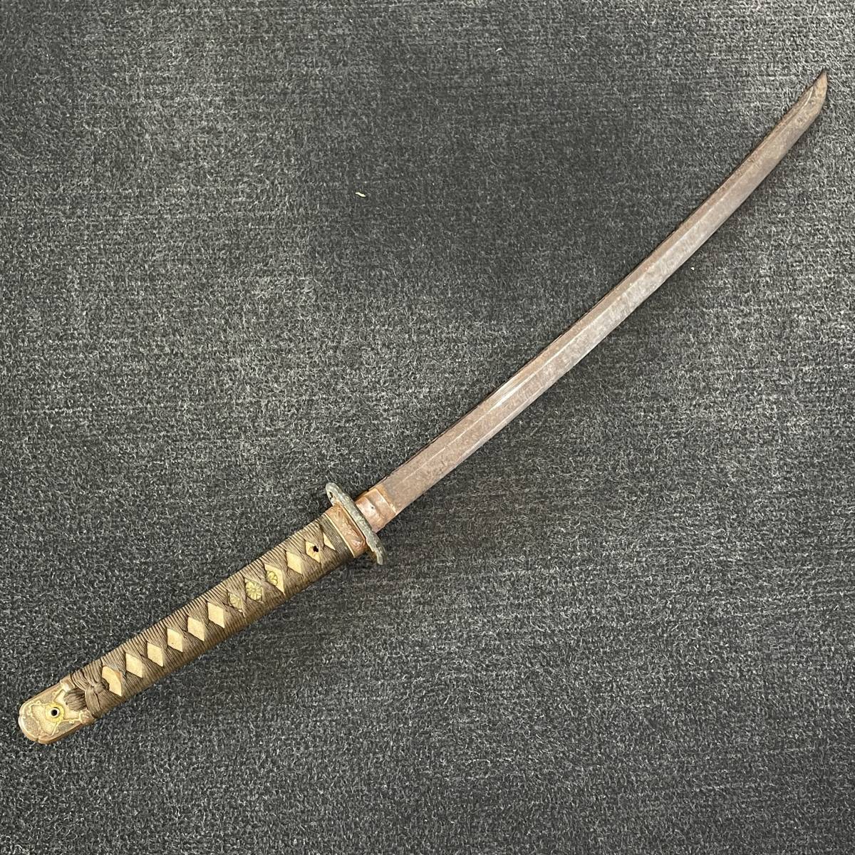 軍刀 金属鞘 一尺六寸五分 登録証付き 旧日本軍・鍔・柄・切羽・拵え