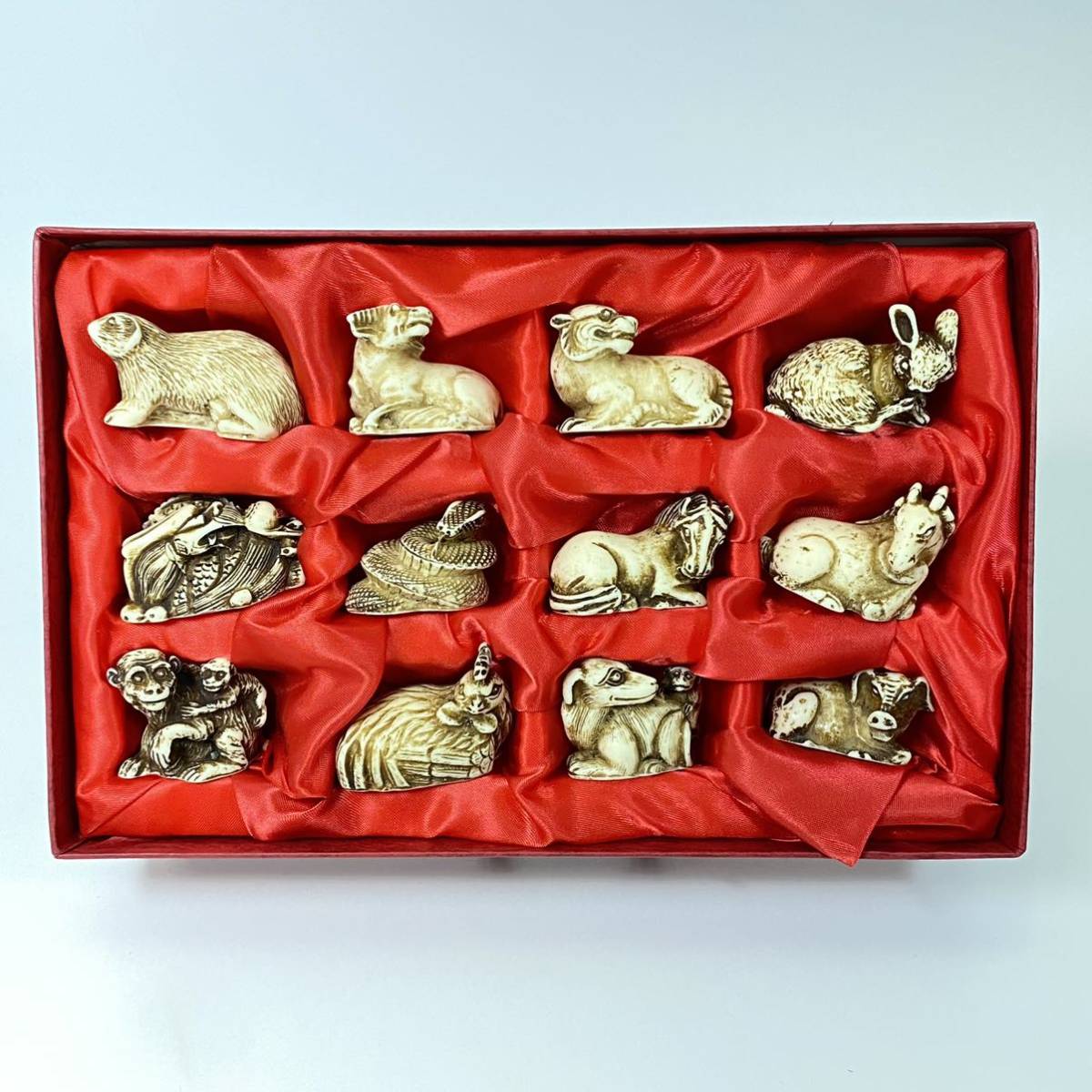 中国の工芸品 象牙風 十二支セット 中国風工芸品 置物 玉製十二支
