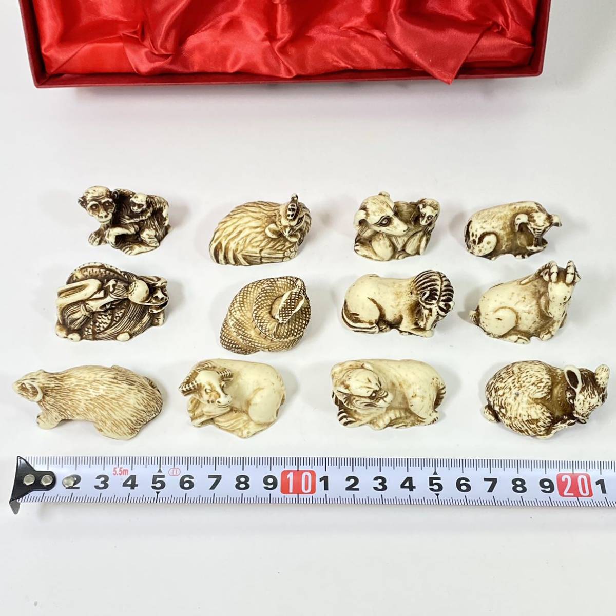 中国の工芸品 象牙風 十二支セット 中国風工芸品 置物 玉製十二支