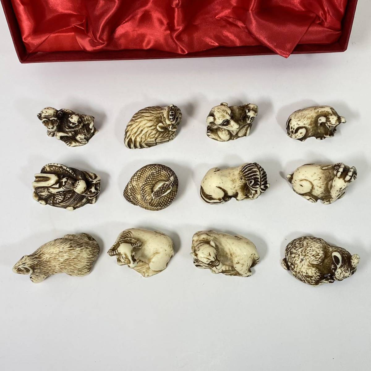 中国の工芸品 象牙風 十二支セット 中国風工芸品 置物 玉製十二支