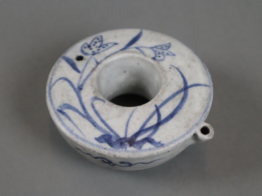 朝鮮美術 李朝 白磁染付花図 円形水滴 幅10,5cm 李朝水滴 ドーナツ形 