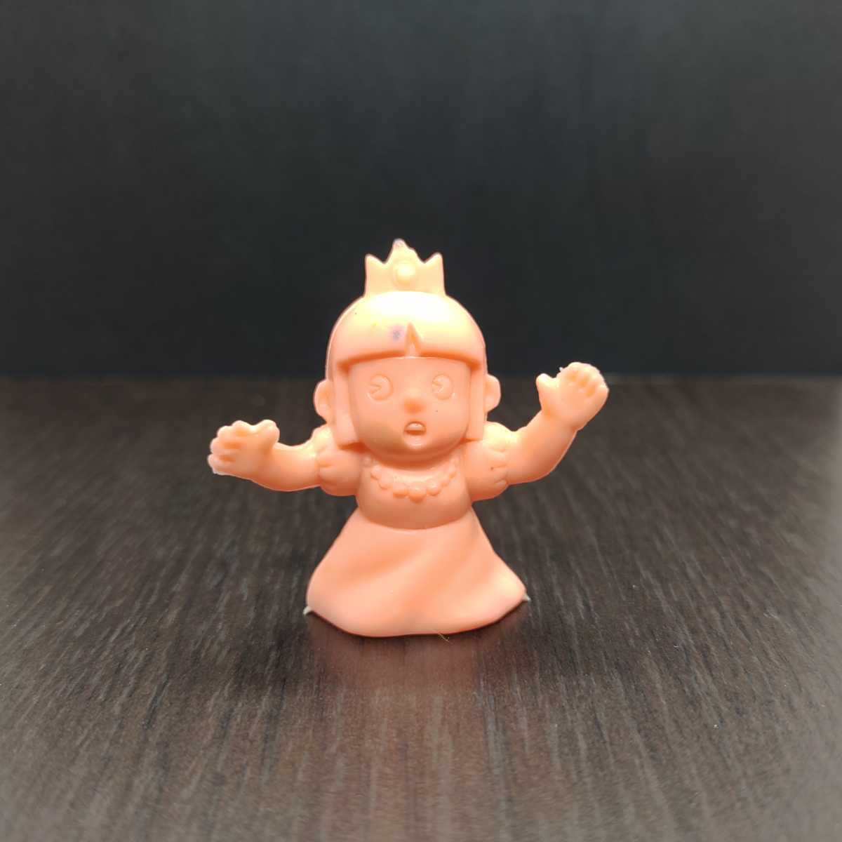 魔界村消しゴムフルセット　ほぼ肌色　ペールオレンジ　新品未使用　ファミコン 魔界村 プリンセス 肌色 消しゴム フィギュア 黒ずみ 変色アリの入札