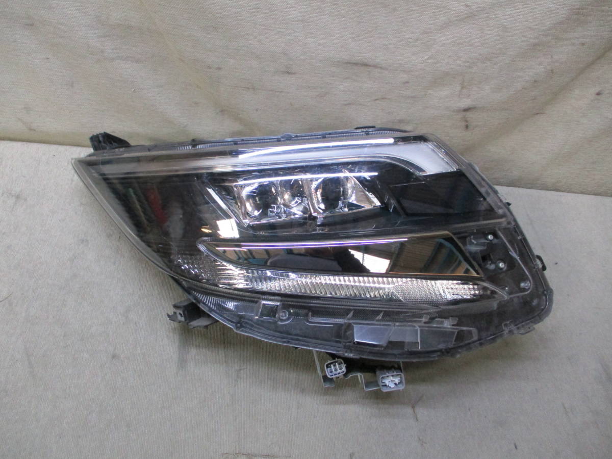 ノア ZRR80 ZWR80 後期 右ヘッドライト 28-239 高品質 【公式通販】