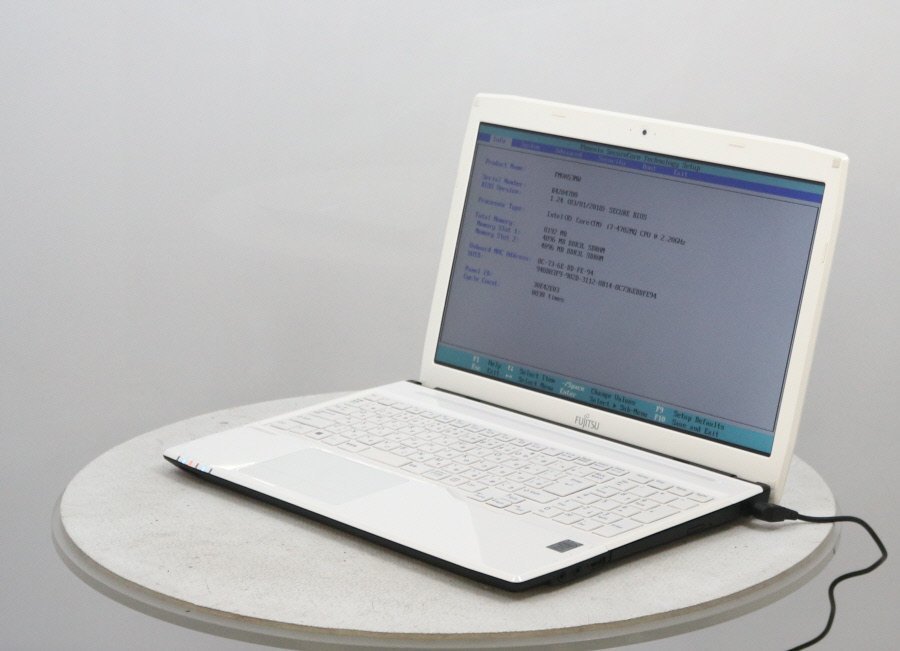 FUJITSU FMVA53MW LIFEBOOK AH53/M Core i7 4702MQ 2.20GHz 8GB 750GB