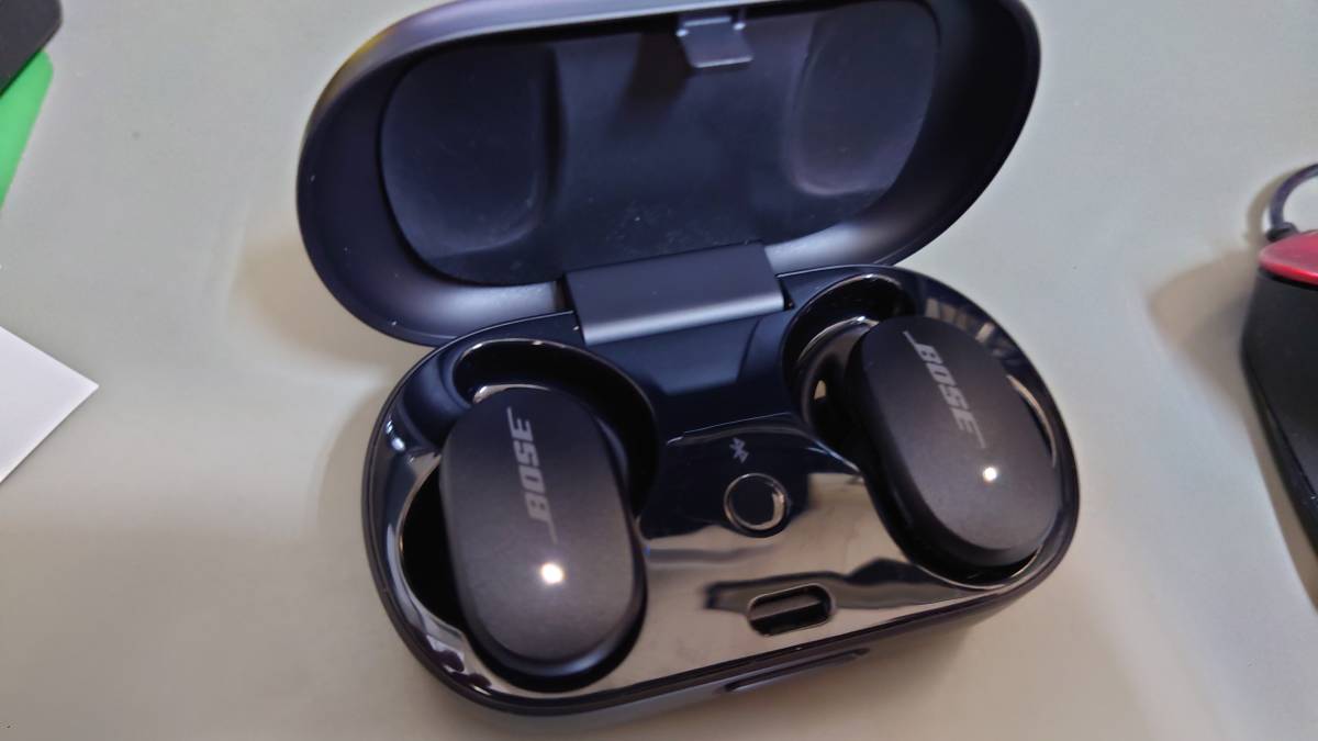 BOSE QC earbuds ブラック 中古美品 Earbuds QuietComfort BOSE 美品