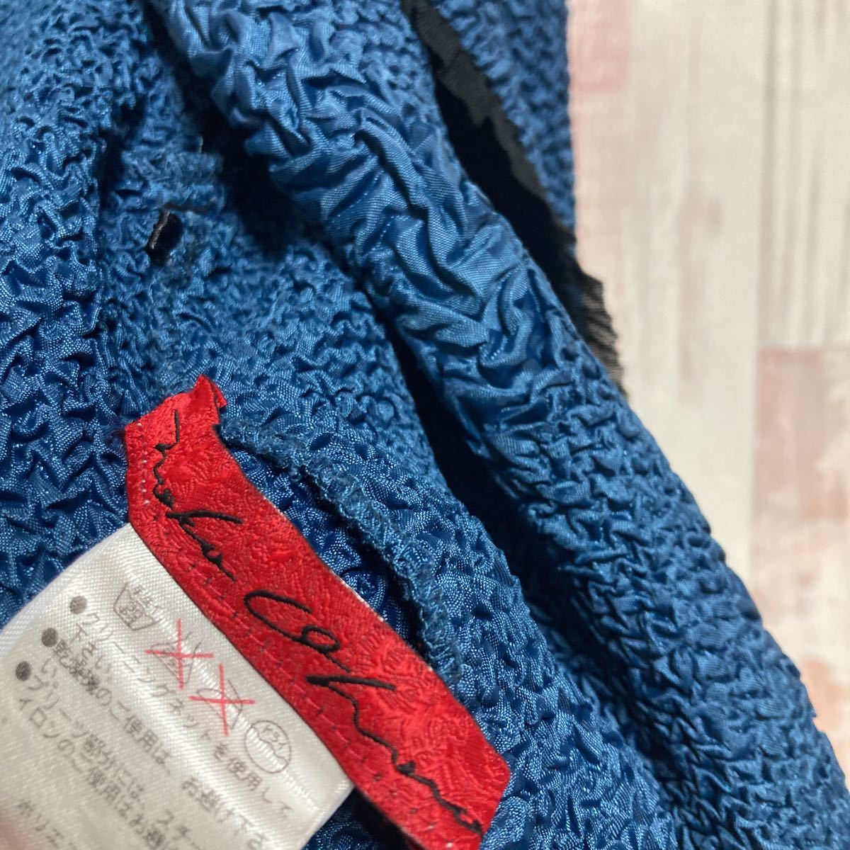 美品　ノコオーノ　花柄 プリーツ シワ加工　ジャケット コサージュ付　40 ノコオーノ NOKO OHNO ジャケット size：38 ブルー プリーツ加工 花