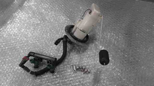 ニンジャ Ninja 250　EX250L-011xxx　の　燃料ポンプ *1673574165　中古