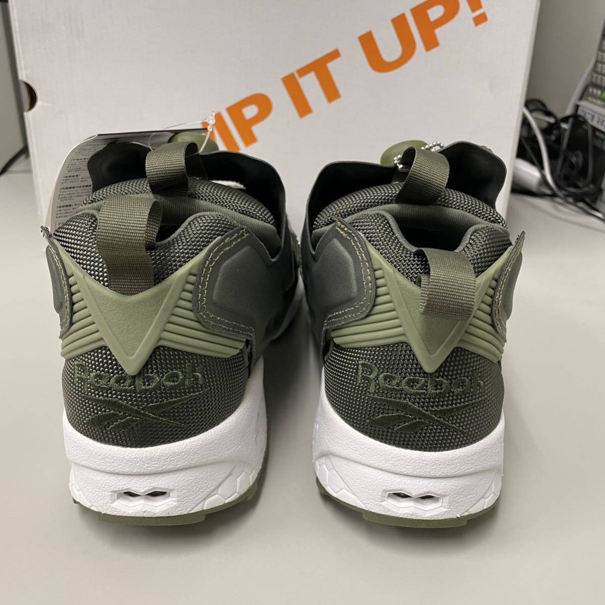 ポンプフューリー Reebok リーボック カーキ 28.5 白の 未使用 Reebok 