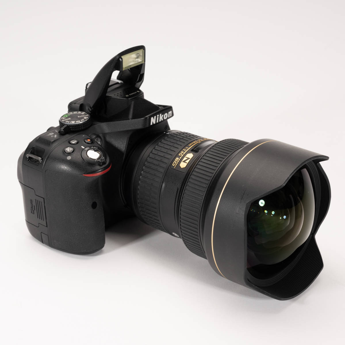 ☆ショット数7400回、動作確認済み、Nikon D5300 カメラ ボディ 一眼