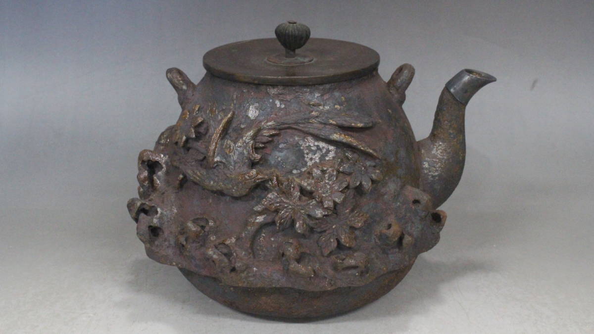 夢工房】時代 黄銅 銀象嵌 唐獅子 牡丹図 花瓶 重量2551g 高さ29.7
